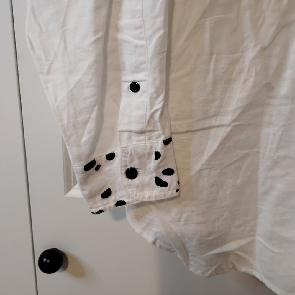 The Disney Store Women's White 101 Dalmatians Embroidered Button-Down Shirt Sz L - Picture 5 of 7